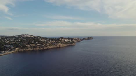 Ruhige-Aussicht-Auf-Den-Strand-Von-Santa-Ponsa-Auf-Der-Insel-Mallorca,-Spanien