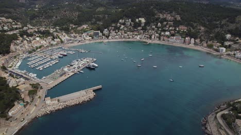 Panorama-Of-Marina-del-Port-de-Sóller-And-Town-In-Mallorca,-Balearic-Islands,-Spain