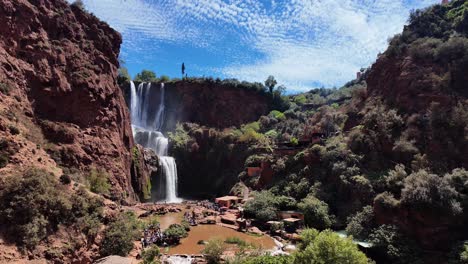 Wasserfalltal-In-Ouzoud-Falls-Wasserfall-Naturkomplex-Weitwinkelvideo