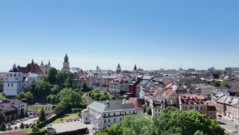 Panorama-of-the-old-town,-historic-buildings-in-green-Lublin