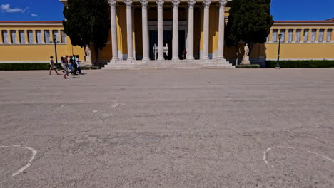 Die-Zappeion-Halle-Mit-Den-Typischen-Hohen-Säulen-Ist-Das-Erste-Olympische-Gebäude