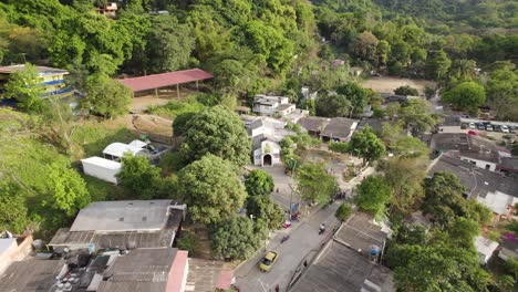 Aerial-view-of-a-quaint-village-surrounded-by-lush-greenery-in-Minca,-Colombia