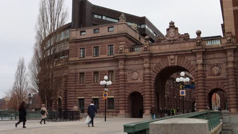 Swedish-Parliament-House-and-Mynttorget-square-on-overcast-day-in-Stockholm