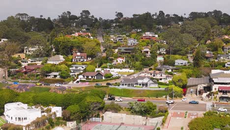 Ciudad-Del-Mar-Con-El-área-De-Conservación-Marina-Del-Estado-De-La-Laguna-San-Dieguito-En-California,-Estados-Unidos