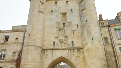 Der-Turm-Und-Die-Uhr-In-La-Rochelle,-Frankreich