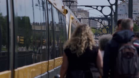 Tram-subway-of-Porto-crossing-Dom-Luís-I-Bridge,-going-away,-telephoto