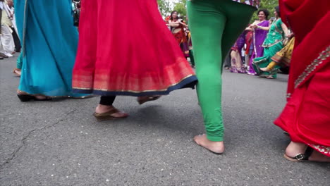 Las-Piernas-De-Bailarines-En-Un-Festival-Hindú.