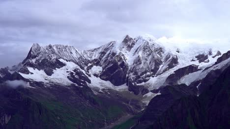 Landscape-view-of-snow-covered-mountain-range-in-Nepal