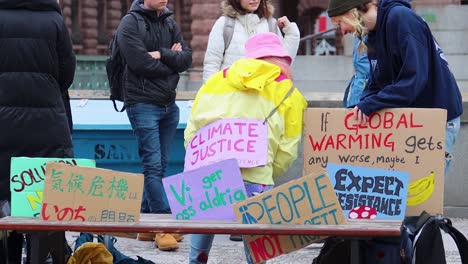 Viernes-Para-Futuros-Manifestantes-Climáticos-En-Huelga-Escolar-Ante-El-Parlamento-Sueco-En-Estocolmo