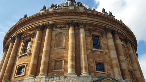 Vista-De-Cerca-De-La-Biblioteca-De-Cámaras-Radcliffe-En-El-Complejo-De-Bibliotecas-Bodleian-De-La-Universidad-De-Oxford-En-Inglaterra