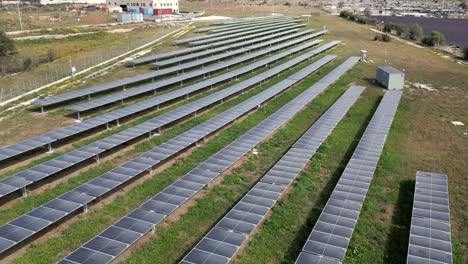 Antena-Sobre-Granja-De-Energía-Solar-Recurso-Sostenible-Ecológico-Verde