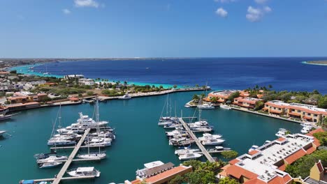 Puerto-Deportivo-Del-Caribe-En-Kralendijk-En-Bonaire-Antillas-Holandesas