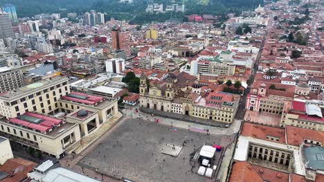 Plaza-Bolívar-En-Bogotá-En-La-Capital-Del-Distrito-De-Colombia