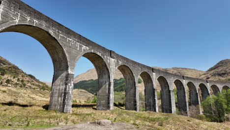 Low-Angle-Establishing-View-of-Harry-Potter-Bridge,-Glenfinnan-Viaduct