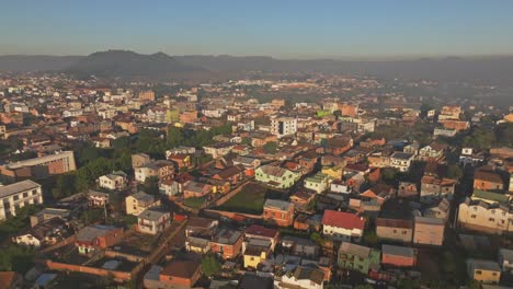 Vista-De-Drones-De-La-Ciudad-De-Antsirabe-En-Madagascar.