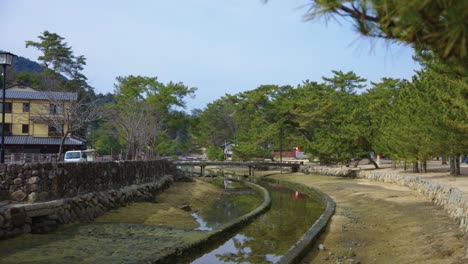 Insel-Miyajima-An-Einem-Ruhigen-Morgen-In-Hiroshima,-Japan