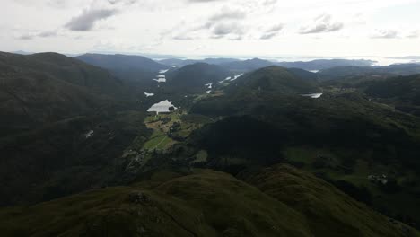 Vista-Aérea-Desde-Gulfjellet-Hacia-Håland-Y-Kalandseidet