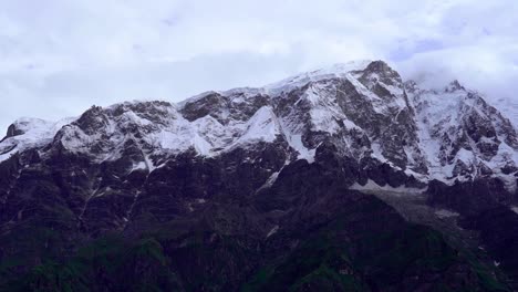 Landscape-view-of-snow-covered-mountain-range-in-Nepal