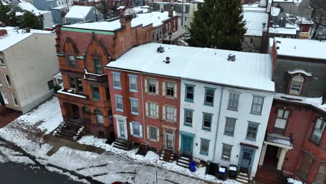 Victorian-rowhouses-in-American-city-during-winter