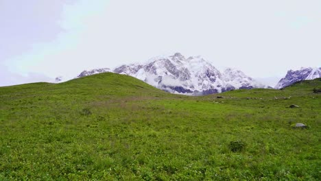 Landscape-view-of-snow-covered-mountain-range-in-Nepal