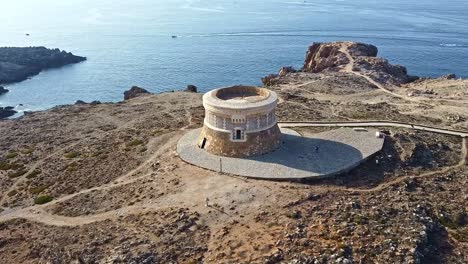 Atracciones-Turísticas-De-Las-Islas-Baleares,-Fortaleza-Histórica-De-Forma-Cónica.