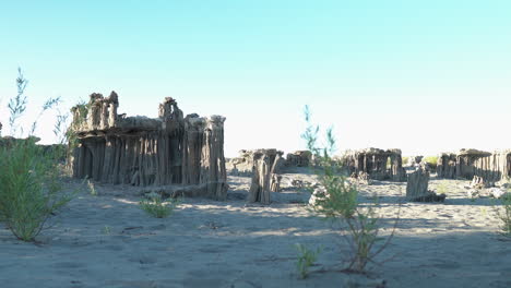 Mono-Lake-stalagmites-in-tufa-at-State-Natural-Reserve-in-California,-USA