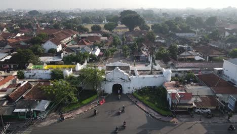 Plengkung-Gading-Ist-Eines-Der-Tore-Zum-Palastviertel-Von-Yogyakarta