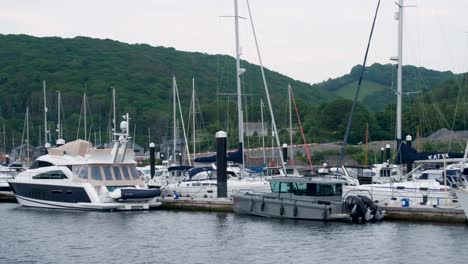 Darthaven-marina-on-River-Dart-with-moored-boats-and-yachts-in-Dartmouth,-Devon,-England-UK