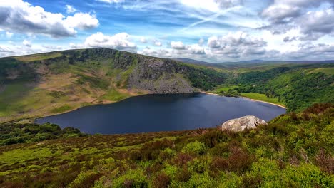 Irland-Epische-Orte-Wilde-Natur-Lough-Tay-In-Den-Wicklow-Hills-Ein-Gebiet-Von-Außergewöhnlicher-Natürlicher-Schönheit