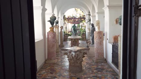 Sculptures-at-Villa-San-Michele-in-Anacapri,-Italy