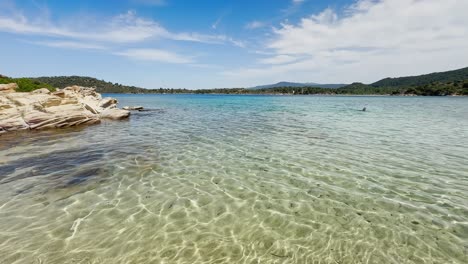 Saubere,-Mit-Der-Blauen-Flagge-Ausgezeichnete-Strände-Der-Halbinsel-Chalkidiki,-Griechenland