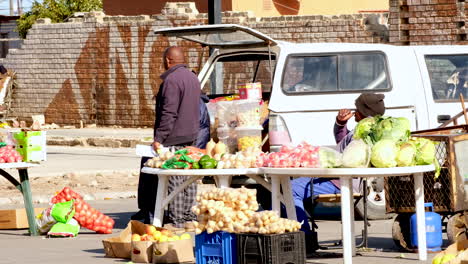 South-African-hawkers-in-township-selling-fresh-vegetables-in-parking-lot,-tele