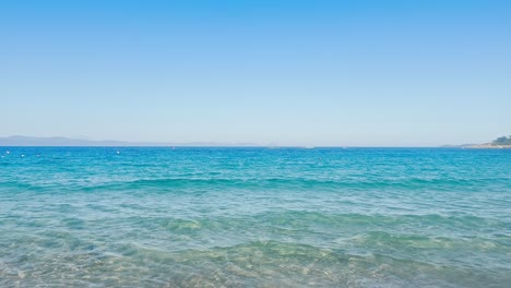 Clean-blue-flag-beaches-of-Halkidiki-Peninsula,-Greece