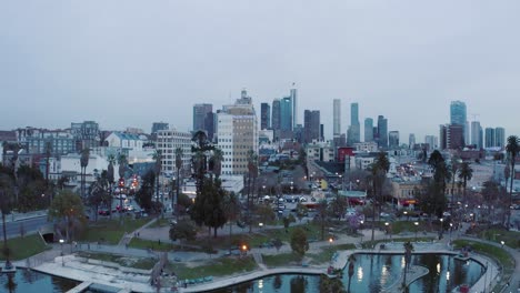 Vista-Ariel-Del-Parque-Macarthur,-Parque-De-La-Ciudad-De-Los-Ángeles,-Vista-De-Drones-De-California-4k