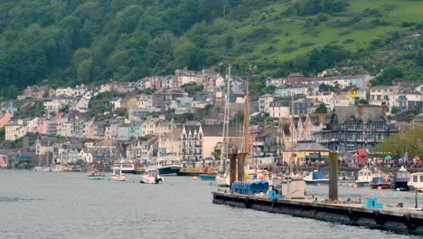 View-of-popular-English-holiday-destination-of-Dartmouth-town-with-houses,-hotels-and-guesthouse-perched-on-hillside-in-Devon,-England-UK