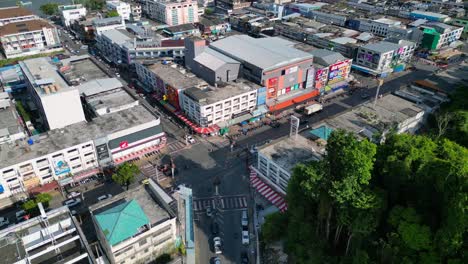 Majestic-aerial-view-flight-of-krabi-town-in-southern-thailand,-showing-a-mix-of-buildings,-a-river,-the-sea,-and-forested-hills-in-the-background