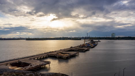 Timelapse-of-the-Kruunuvuorensilta-bridge-construction,-in-partly-sunny-Helsinki