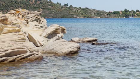 Clean-blue-flag-beaches-of-Halkidiki-Peninsula,-Greece