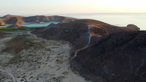 Colinas-En-El-Paisaje-Desértico-En-El-Tecolote,-Baja-California-Sur,-México