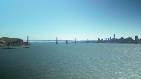 Rotierende-Luftaufnahmen-Von-Treasure-Island-In-Der-San-Francisco-Bay-Area,-Kalifornien