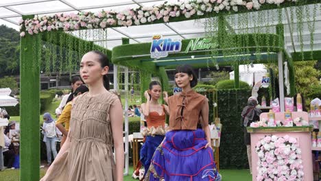 Indonesian-fashion-models-strut-on-the-outdoor-catwalk