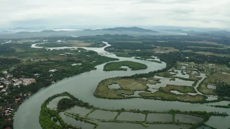 Se-Ven-Muchos-Jardines-Y-Fuentes-En-Medio-Del-Agua.