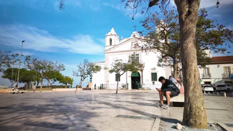 Igreja-de-Santa-Maria-in-Lagos,-Portugal,-captured-in-a-vibrant-daytime-timelapse