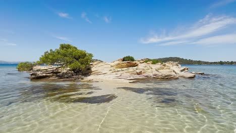 Clean-blue-flag-beaches-of-Halkidiki-Peninsula,-Greece