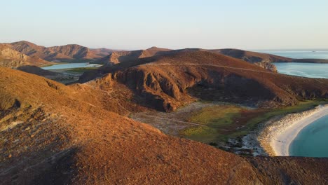 Increíbles-Colinas-En-El-Desierto-Junto-Al-Mar-De-Cortez-En-Baja-California-Sur,-México