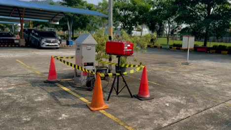 Una-Máquina-Impactadora-Está-Ubicada-En-Una-Zona-Definida-Y-Verifica-La-Calidad-Del-Aire