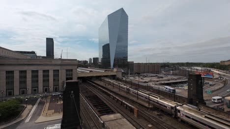 FPV-drone-shot-of-30th-Street-Station-in-Philadelphia,-Pennsylvania