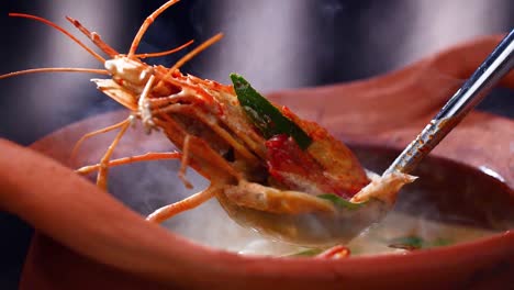 Steaming-hot-shrimp-soup-served-in-a-traditional-clay-pot,-capturing-the-essence-of-Thai-cuisine,-Close-Up