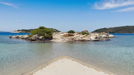 Clean-blue-flag-beaches-of-Halkidiki-Peninsula,-Greece