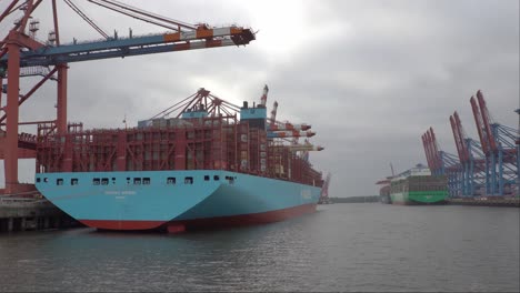 Hamburg-port-view-on-a-cloudy-day